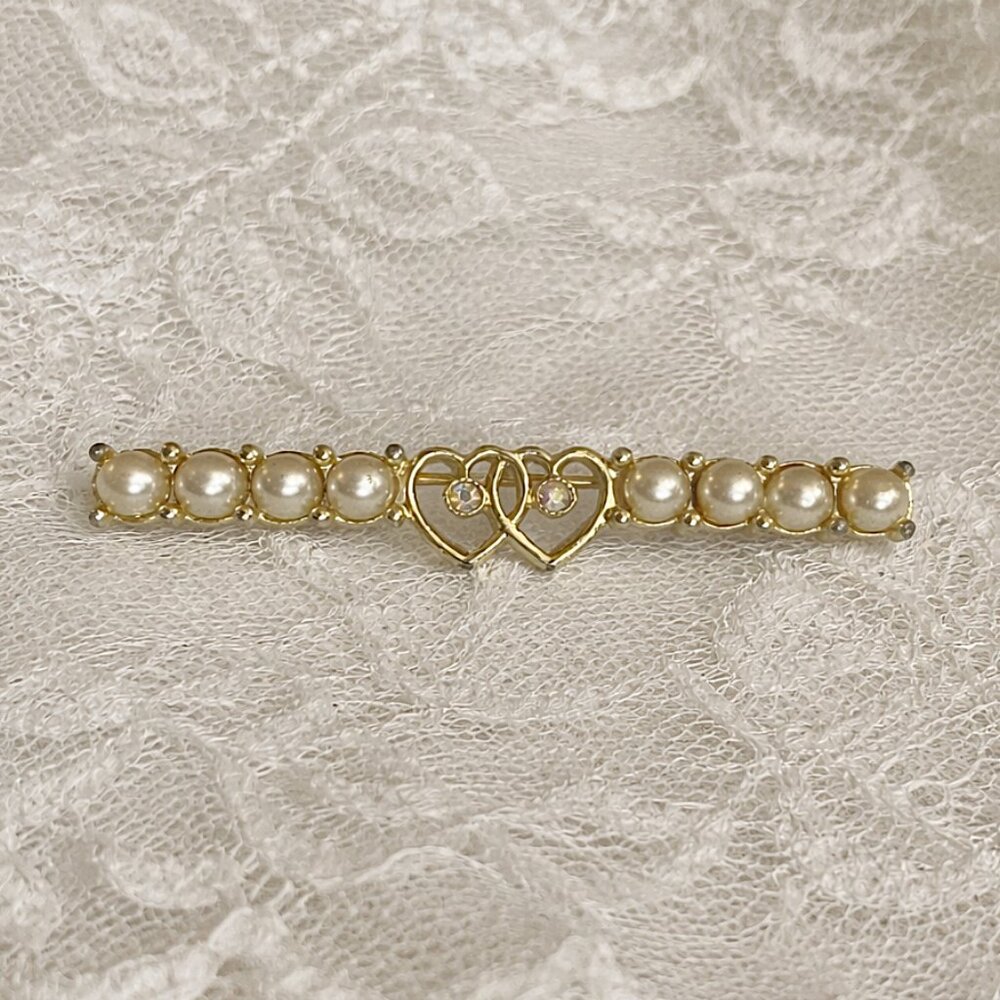 Vintage Signed Sarah Coventry Faux Pearl Brooch Gem Heart Pin Retro Jewelry